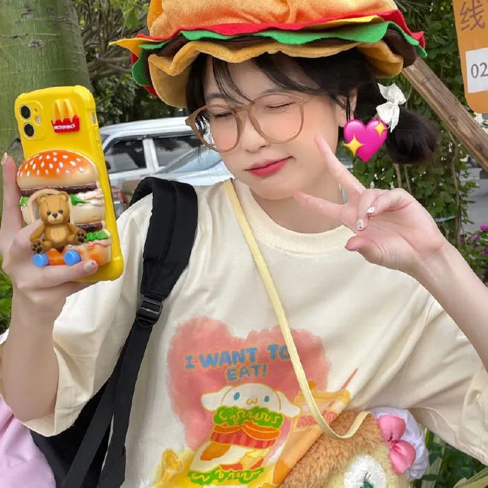 储物柜女孩